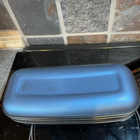 EUC Blue art/pencil storage case flexible foam case with zipper Great storage - Picture 3 of 4